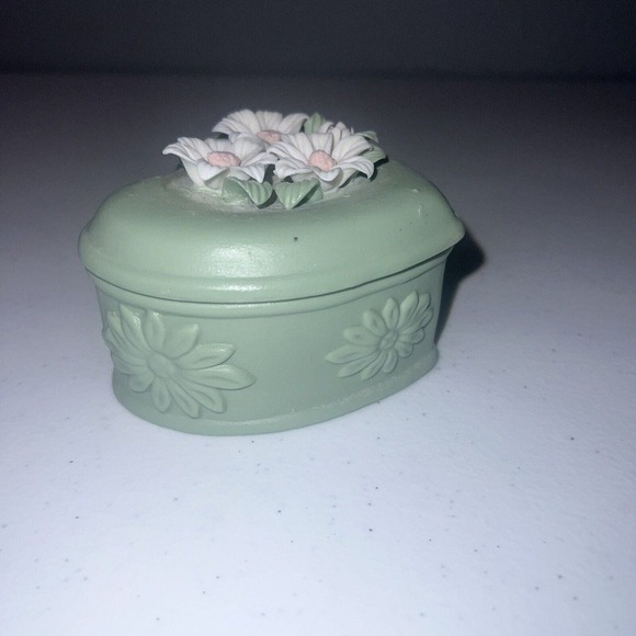 Vintage Heart Shaped Ceramic Floral Daisy Trinket Box Roses Mint Green 2” Resin - Picture 8 of 9